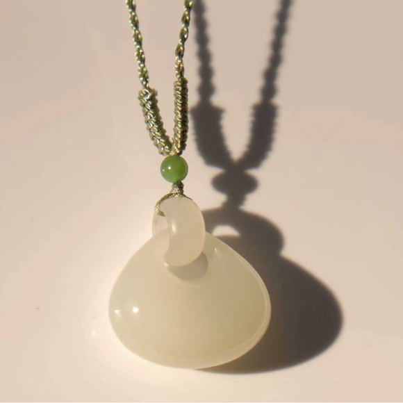 Elegant White Nephrite Jade Pendant Necklace, flawless nephrite jade - Picture 2 of 4